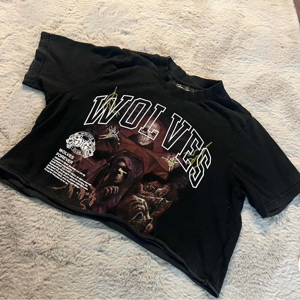 Mori Awaits “Premium Vintage” Cropped Tee in Black